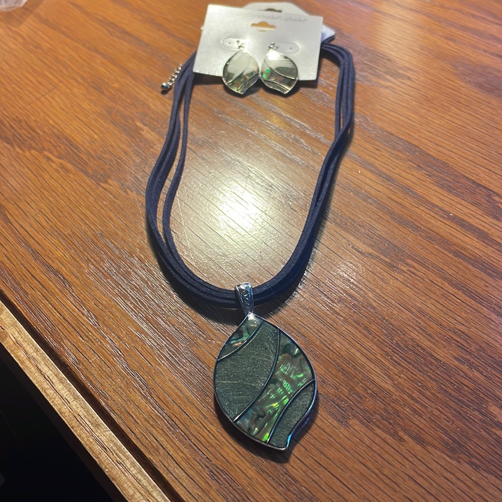 Teardrop design Necklace and matching earrings